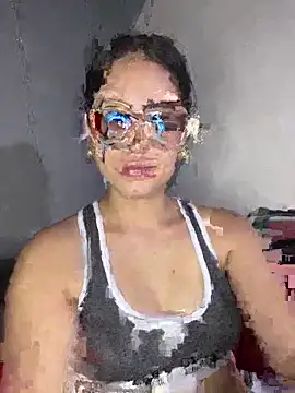 Azuna25 online show from April 2026 07:55:01 PM