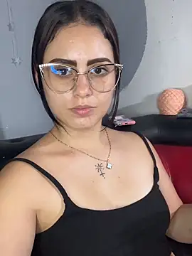 Azuna25 online show from April 2026 09:19:01 PM