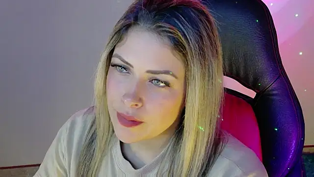 Natalia Montoya online show from October 2025 06:51:01 PM