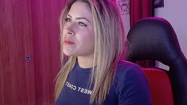 Natalia Montoya online show from October 2025 02:01:01 AM