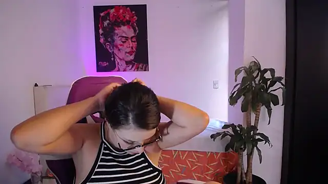 esmeraldaa230 online show from February 2026 07:13:01 PM