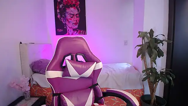 esmeraldaa230 online show from February 2026 07:32:01 PM