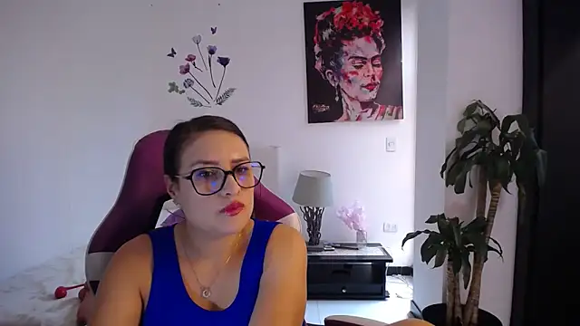 esmeraldaa230 online show from March 2026 07:43:02 PM