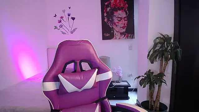 esmeraldaa230 online show from March 2026 07:42:01 PM