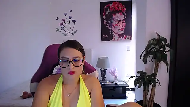 esmeraldaa230 online show from February 2026 07:13:01 PM