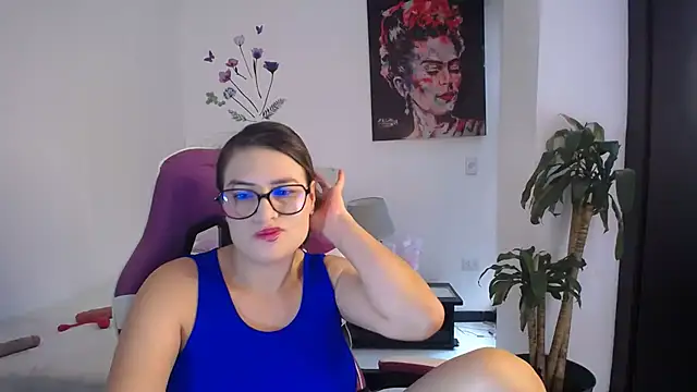 esmeraldaa230 online show from March 2026 07:41:02 PM