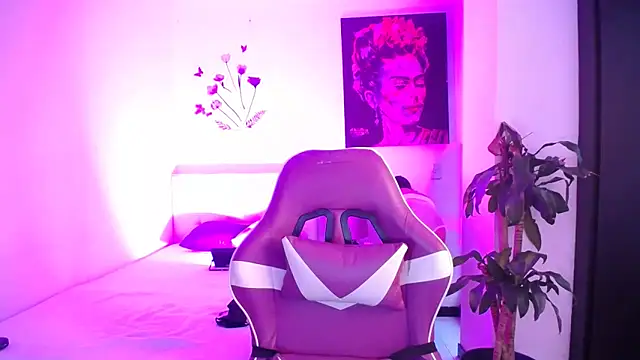 esmeraldaa230 online show from April 2026 04:46:01 PM