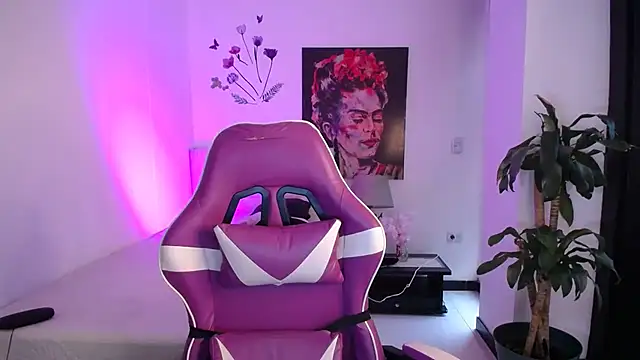 esmeraldaa230 online show from April 2026 06:34:02 PM