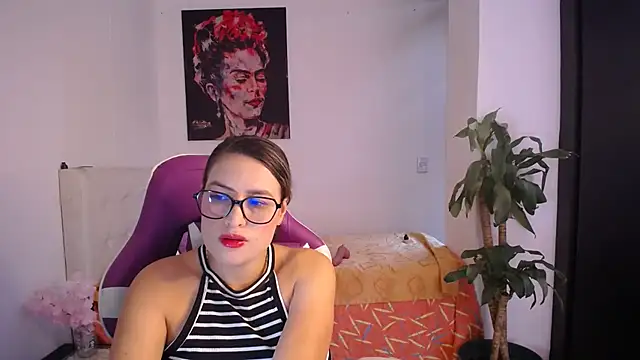 esmeraldaa230 online show from January 2026 03:59:02 PM