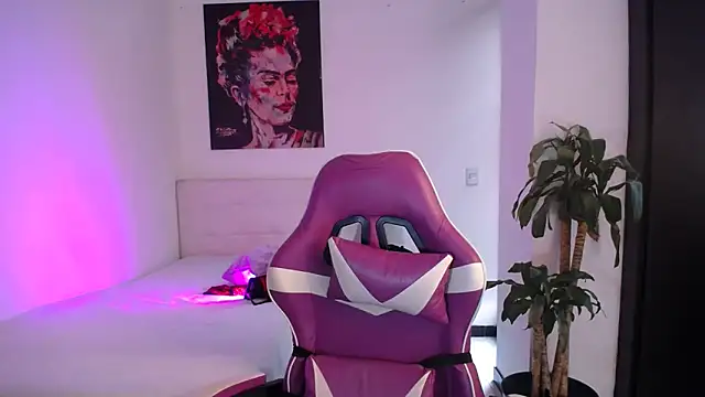 esmeraldaa230 online show from February 2026 06:54:01 PM