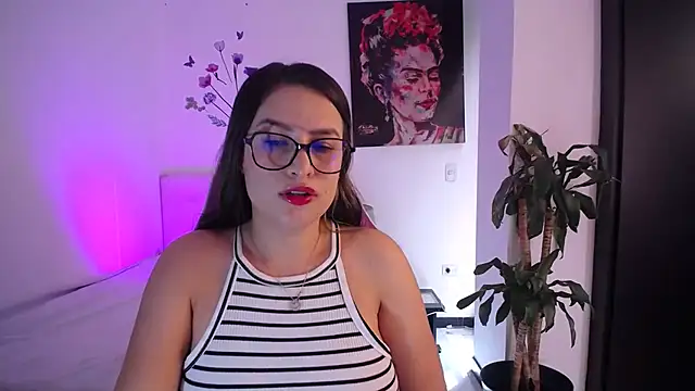 esmeraldaa230 online show from March 2026 07:37:01 PM