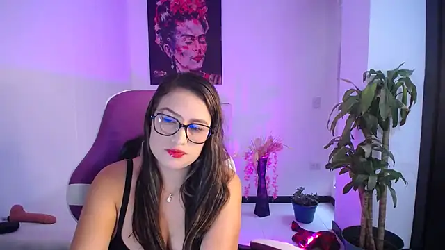 esmeraldaa230 online show from November 2025 07:52:02 PM