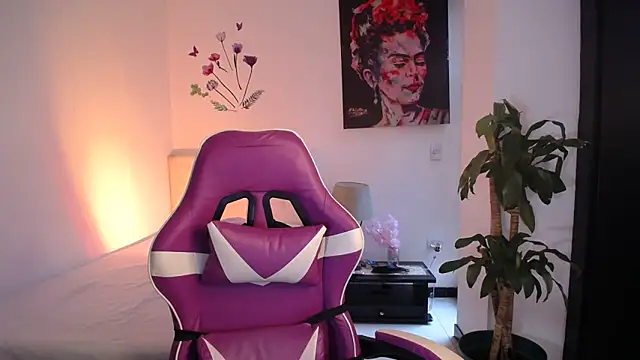 esmeraldaa230 online show from February 2026 07:26:01 PM