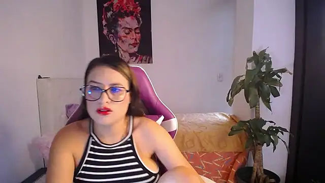 esmeraldaa230 online show from January 2026 08:04:01 PM