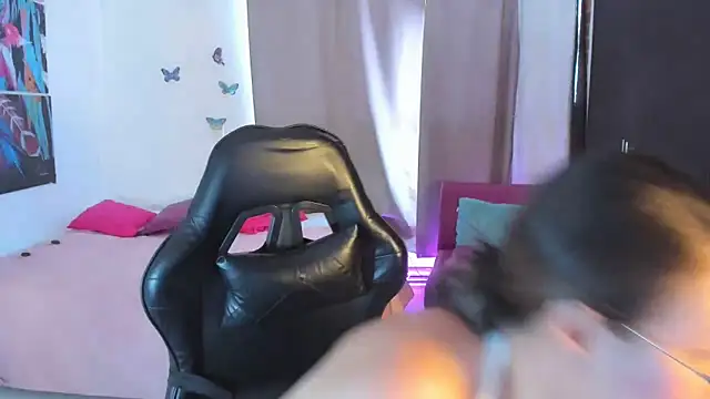 esmeraldaa230 online show from March 2026 04:05:01 PM