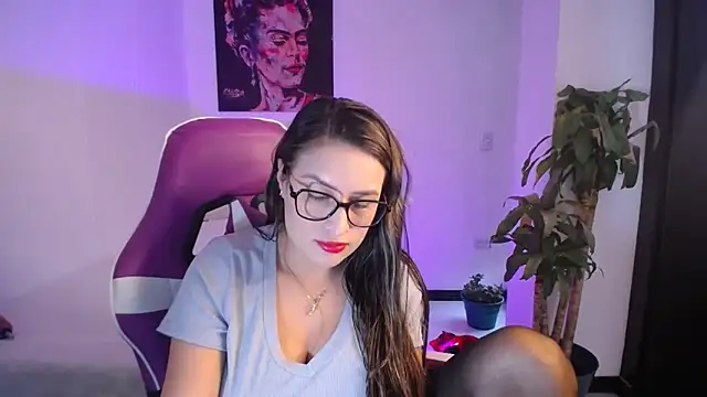 esmeraldaa230 online show from November 2025 08:20:02 PM