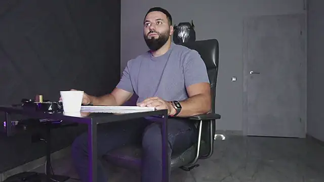 mattmasterss online show from October 2025 08:10:01 PM