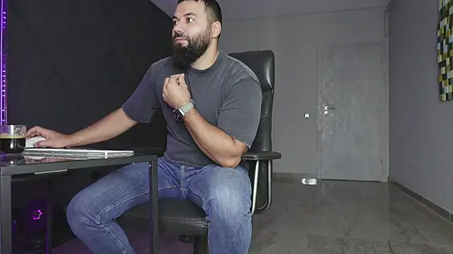 mattmasterss online show from December 2025 06:56:01 AM