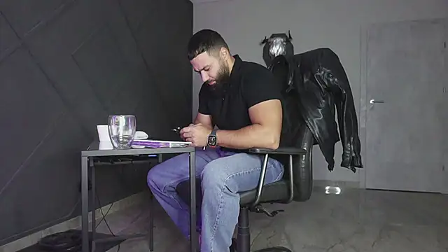 mattmasterss online show from November 2025 03:32:02 AM