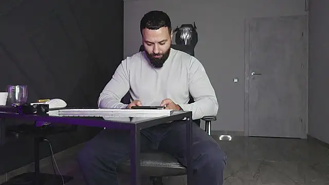 mattmasterss online show from October 2025 12:55:01 AM