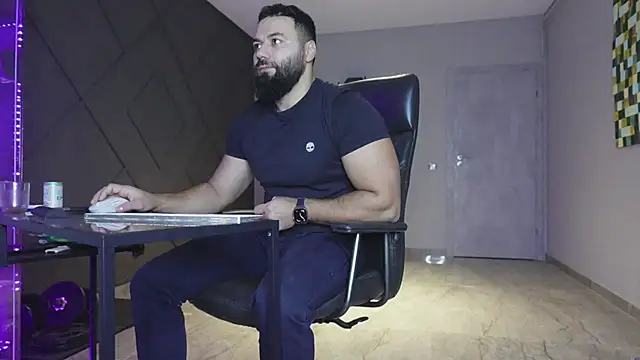 mattmasterss online show from December 2025 03:53:01 AM