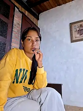 Bonnie Clydeee online show from March 2026 11:32:01 PM