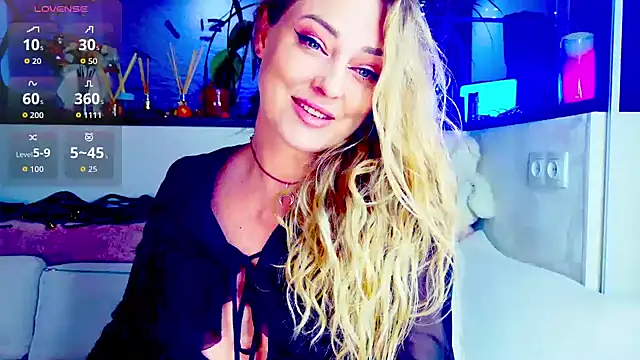  JuliaSpace  online show from April 2026 04:32:02 PM