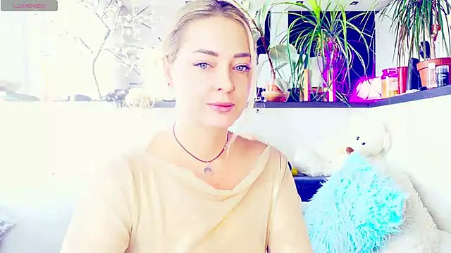 Snapshot of _JuliaSpace_ chatting on November 2025 12:31:01 PM JuliaSpace online show from November 2025 12:31:01 PM