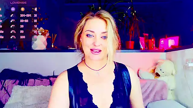 Snapshot of _JuliaSpace_ chatting on June 2026 06:47:02 PM JuliaSpace online show from June 2026 06:47:02 PM