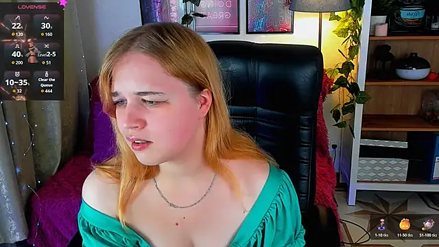 Snapshot of AlicePopsy chatting on November 2025 04:01:02 PM AlicePopsy online show from November 2025 04:01:02 PM