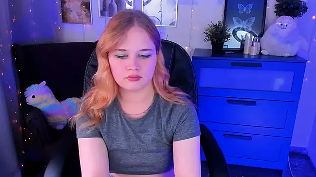 Snapshot of AlicePopsy chatting on October 2025 09:26:02 PM AlicePopsy online show from October 2025 09:26:02 PM