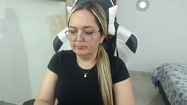 Snapshot of samy_vsn chatting on May 2026 06:12:02 PM samy vsn online show from May 2026 06:12:02 PM