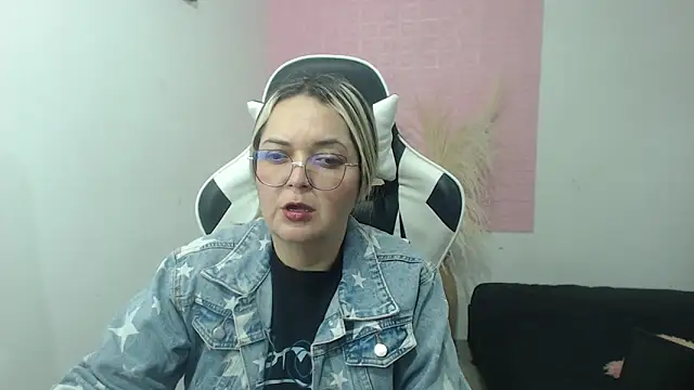Snapshot of samy_vsn chatting on June 2026 07:03:01 PM samy vsn online show from June 2026 07:03:01 PM