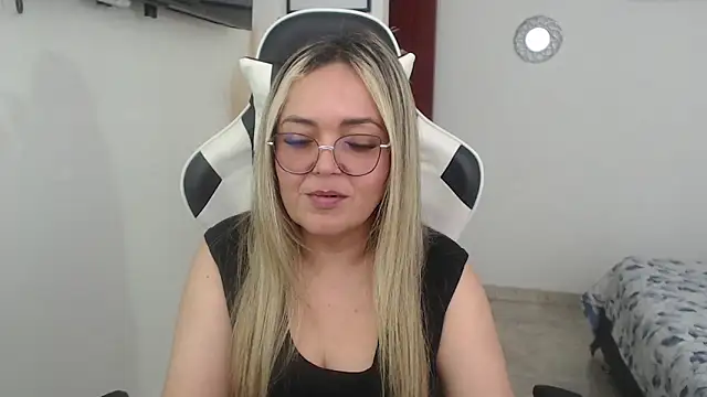 Snapshot of samy_vsn chatting on May 2026 07:00:01 PM samy vsn online show from May 2026 07:00:01 PM