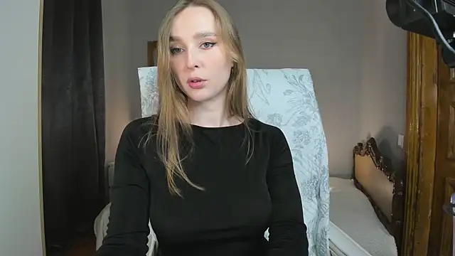 CharlotteWells online show from May 2026 04:17:01 PM