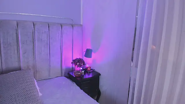 EvaaStevens online show from November 2025 02:50:01 PM