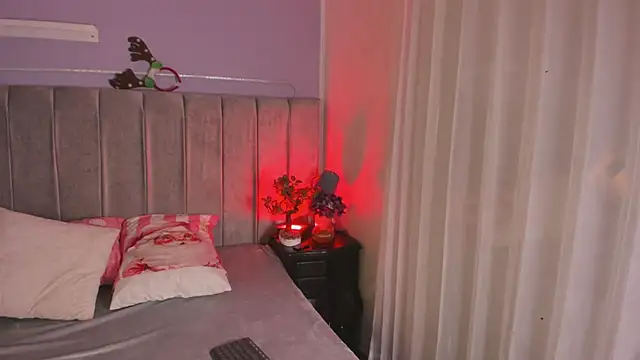 EvaaStevens online show from December 2025 08:02:02 PM