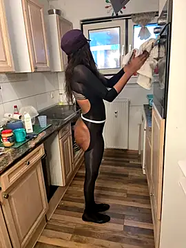 Snapshot of Shantel-Olivia chatting on November 2025 08:40:01 AM Shantel-Olivia online show from November 2025 08:40:01 AM