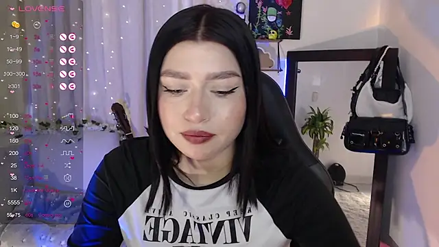 mily thomson b  online show from October 2025 08:00:01 PM