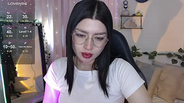 Snapshot of mily_thomson_b_ chatting on December 2025 06:18:02 PM mily thomson b online show from December 2025 06:18:02 PM