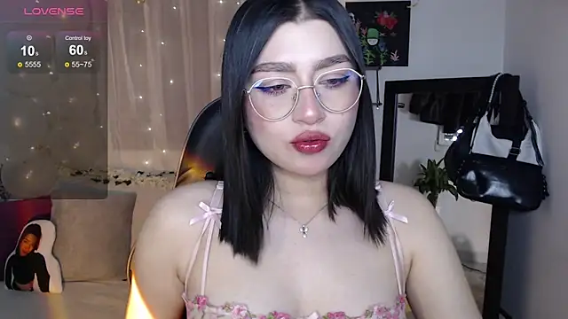 mily thomson b  online show from September 2025 04:17:01 AM