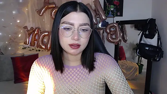 mily thomson b  online show from September 2025 08:30:02 PM