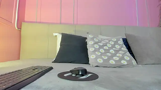 Snapshot of Emelyy_Carter chatting on September 2025 12:00:02 PM Emelyy Carter online show from September 2025 12:00:02 PM