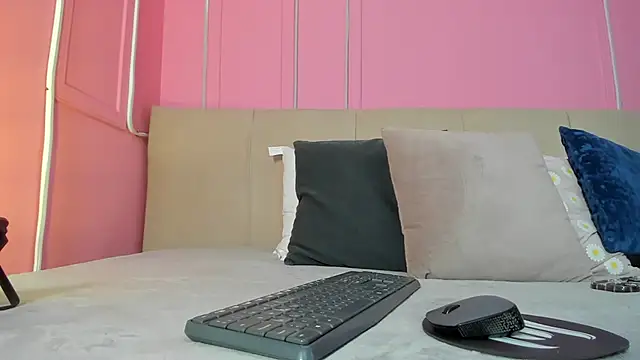 Snapshot of Emelyy_Carter chatting on September 2025 12:01:02 PM Emelyy Carter online show from September 2025 12:01:02 PM