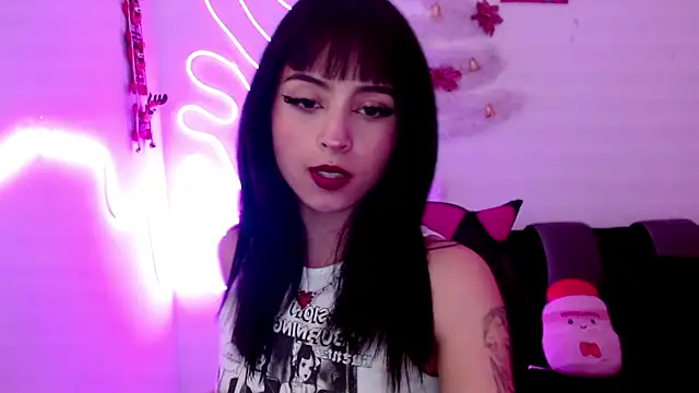 Snapshot of Kind_Scarlett chatting on January 2025 11:30:01 PM Kind Scarlett online show from January 2025 11:30:01 PM