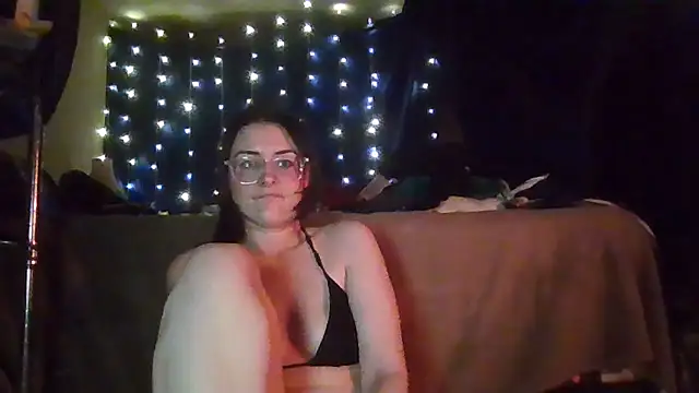 Snapshot of EyaDivine1 chatting on June 2026 03:41:02 AM EyaDivine1 online show from June 2026 03:41:02 AM