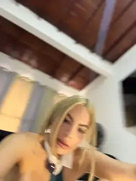 Snapshot of emiss_ chatting on November 2025 05:58:02 PM emiss online show from November 2025 05:58:02 PM