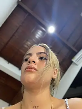 Snapshot of emiss_ chatting on December 2025 04:05:02 PM emiss online show from December 2025 04:05:02 PM