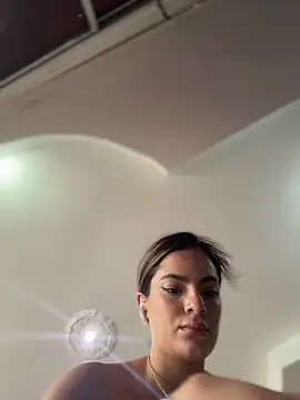 Snapshot of emiss_ chatting on October 2025 01:32:01 PM emiss online show from October 2025 01:32:01 PM