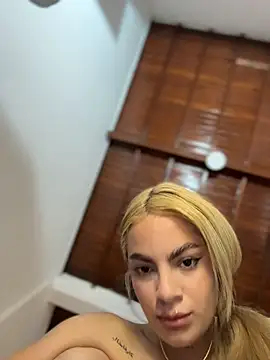 Snapshot of emiss_ chatting on November 2025 03:34:02 PM emiss online show from November 2025 03:34:02 PM